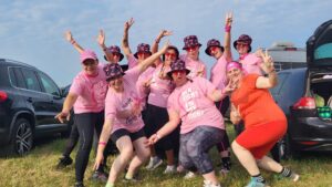 „Keine ist allein“ – Sehlderinnen gemeinsam beim Muddy Angel Run