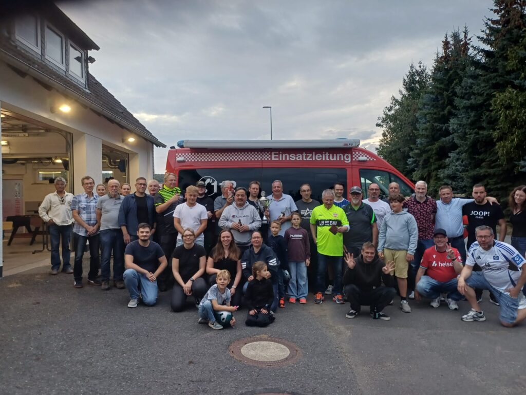 Die Teilnehmer des Kickerturniers 2026. Foto: Marco Harneit